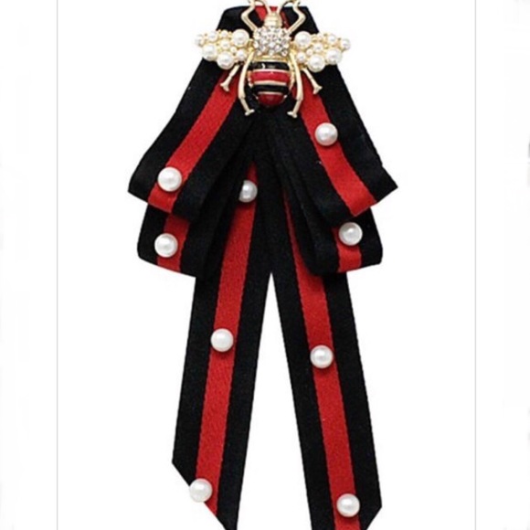 Wild Flower Jewelry - Bee Pendant